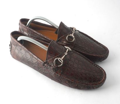 GUCCI
Mocassins Gucci en cuir marron embossé.
Taille:...