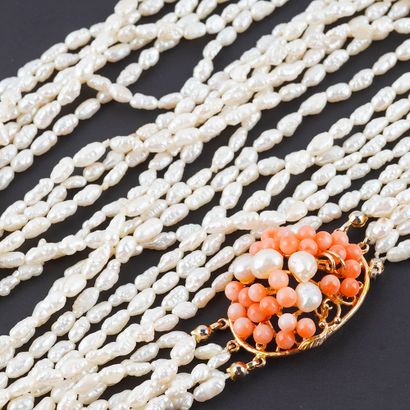 PERLES / PEARLS
Collier composé de 6 rangs...