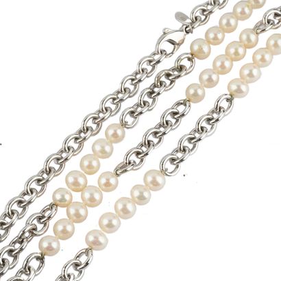 PERLES / PEARLS
Collier composé de 40 perles...
