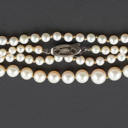 PERLES AKOYA
Collier composé de perles Akoya...