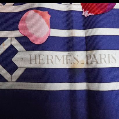 HERMÈS
Carré Hermès 