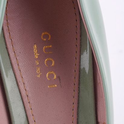GUCCI
Chaussure Gucci en cuir verni vert...