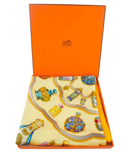 HERMÈS
Carré Hermès 