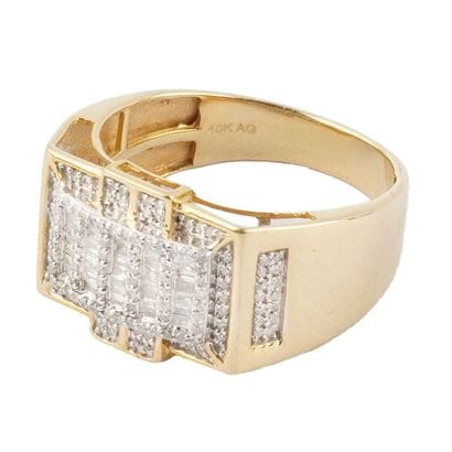 OR 10K / 10K GOLD
Bague en or jaune 10K sertie...