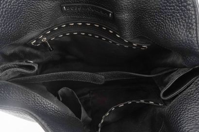 BCBG Max AZRIA
Sac BCBG Max Azria en cuir...