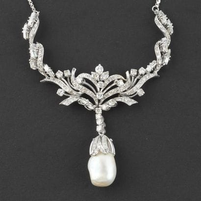 OR 10K, DIAMANTS, PERLE DE MEDU SUD
Collier...