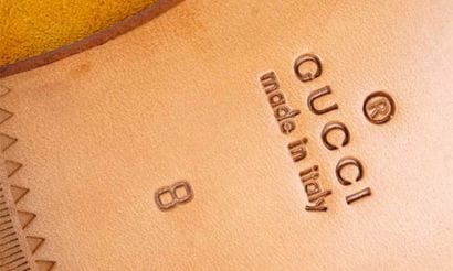 GUCCI
Paire de mocassins en suède de couleur...