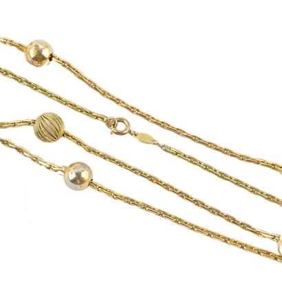 HENKEL GROSSE
Collier en métal doré
Longueur:...