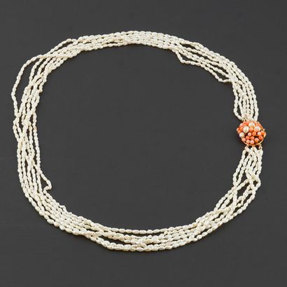 PERLES / PEARLS
Collier composé de 6 rangs...