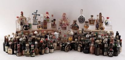 Sélection de flacons miniatures de liqueurs...