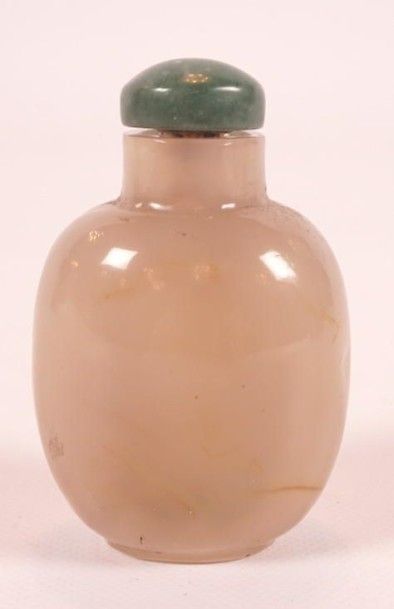 FLACON-TABATIÈRE EN AGATHE Bouchon. H: 5.5cm...