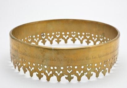 Ornement de porte cierges en bronze doré...