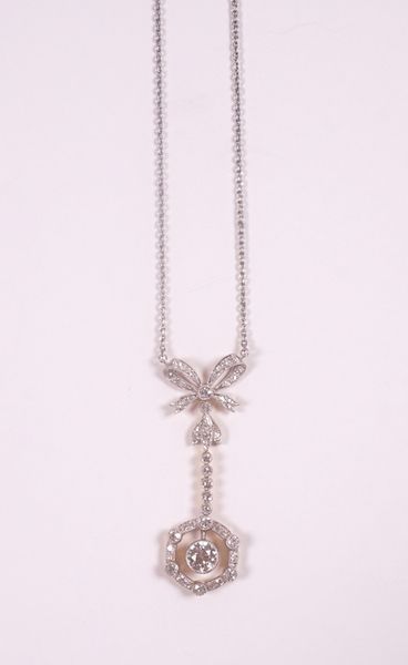 Collier-pendentif en platine et or jaune...