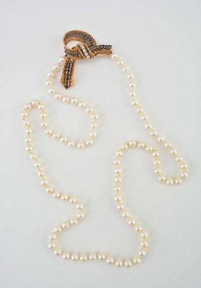 Collier de 103 perles de culture Akoya, 6.5-7mm,...