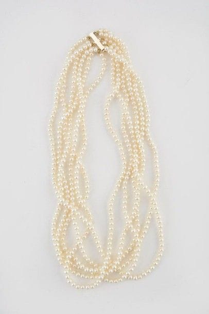Collier six rangs de perles d'eau douce,...