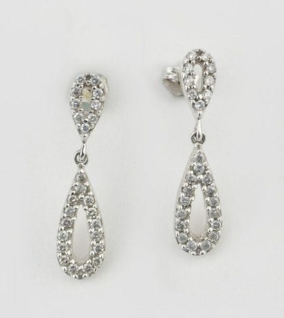 Paire de pendents d'oreilles en or blanc...