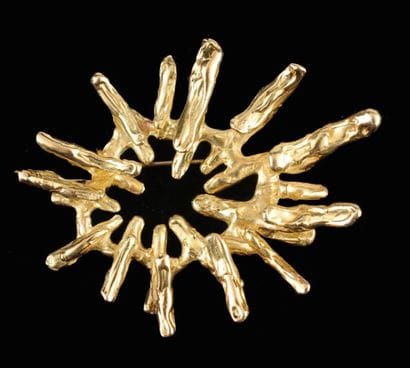 LUCAS
Broche en or jaune 18kt figurant un...