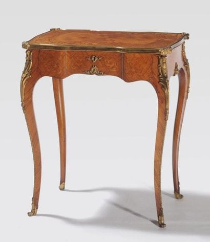 BUREAU DE DAME de style Louis XV et d'époque...