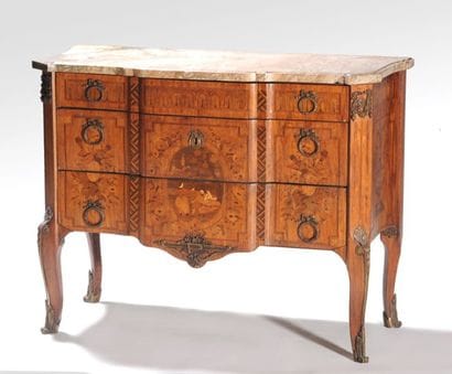 COMMODE de style transition Louis XV-Louis...