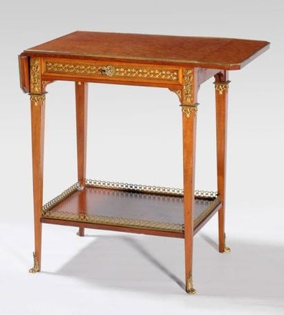 EDWARDS & ROBERTS
Petite table de salon dite...
