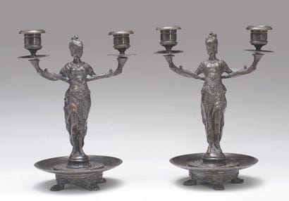 Paire de BOUGEOIRS du XIXe à patine bronze...