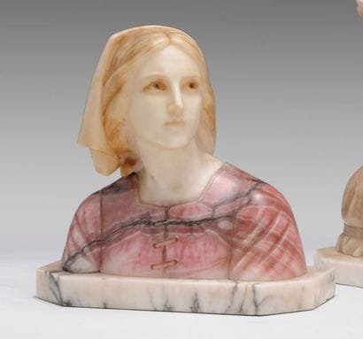 SCULPTURE en marbre d'un buste de jeune fille....