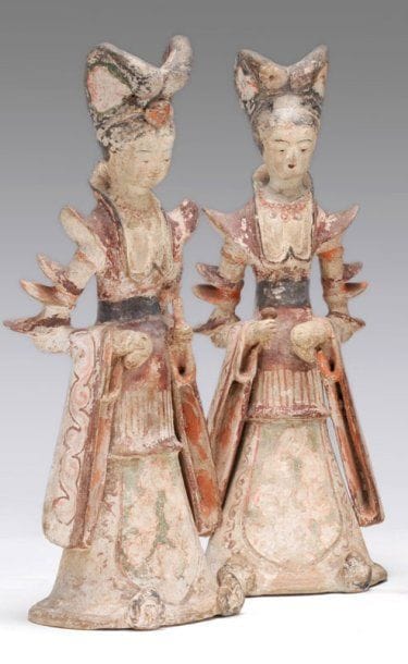 Paire de dames de cour en terre cuite de...