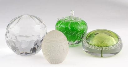 Lot de 4 pressepapiers / Set of 4 paper weights...