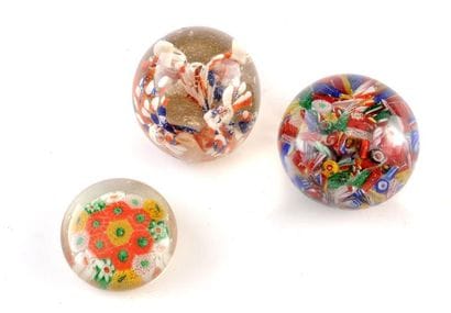 Lot de 3 pressepapiers / Set of 3 paper weights...
