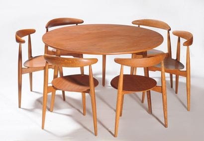 Hans J. WEGNER (1914-)
Ensemble de salle...