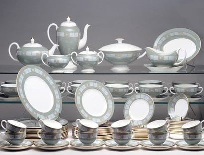 WEDGWOOD
Important service en porcelaine...