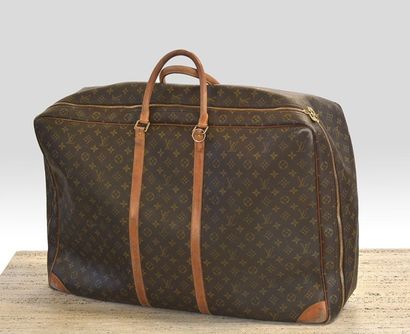LOUIS VUITTON
Valise modèle Sirius 70 en...