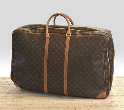 LOUIS VUITTON
Valise modèle Sirius 70 en...
