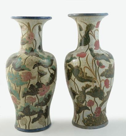 ASIE
Paire de vases en céramique émaillée...