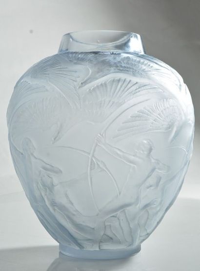 LALIQUE, René (1860-1945) Vase 