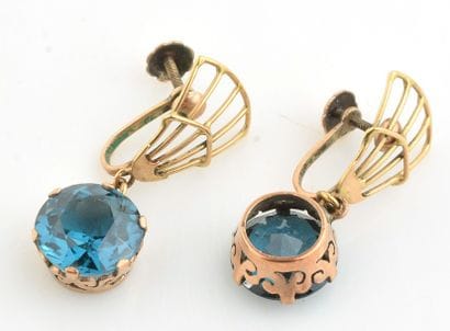 OR 14K ET SPINELLE SYNTHÉTIQUE
Paire de pendents...