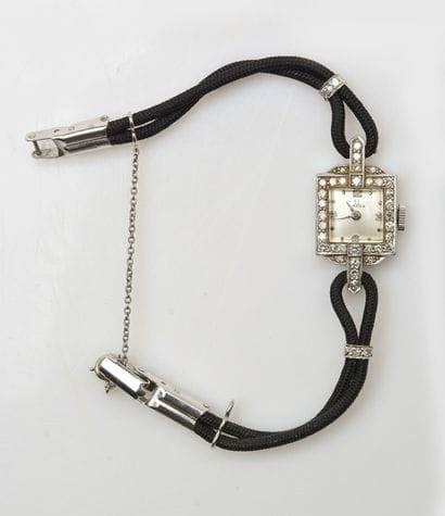 OMEGA - PLATINE ET DIAMANTS
Bracelet-montre...