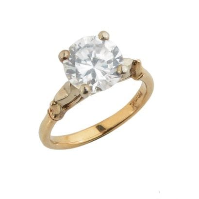 OR 10K
Bague en or jaune 10K serti d'un cristal...