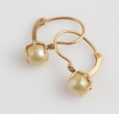 OR 10K ET PERLES
Paire de boucles d'oreilles...