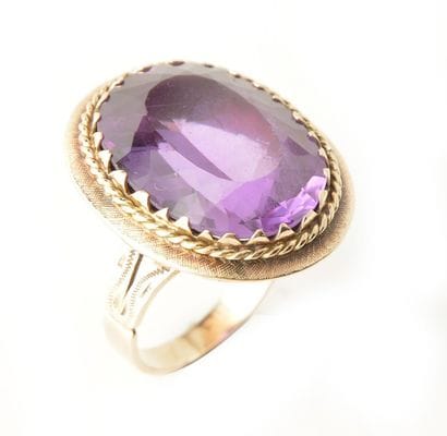 OR 14K
Bague en or jaune 14K sertie d'une...
