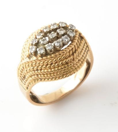 OR 18K ET DIAMANTS
Bague cocktail en or jaune...