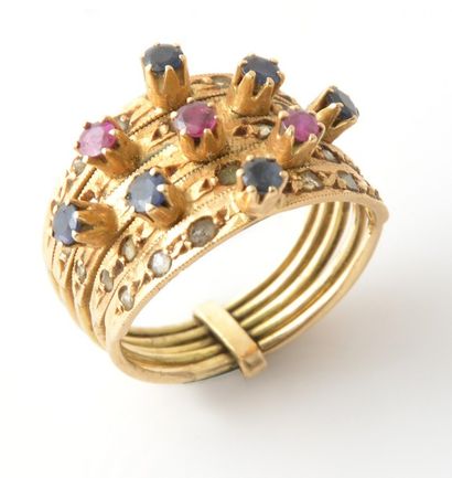 OR 18K
Suite de cinq (5) bague en or jaune...