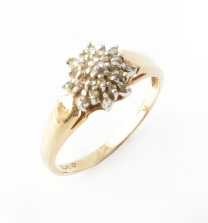 OR14K ET DIAMANTS
Bague en or jaune 14K sertie...