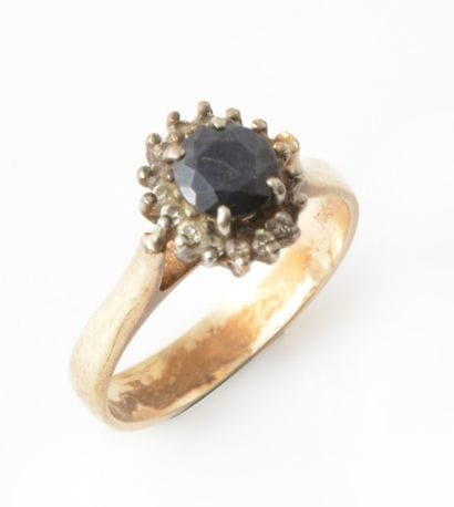 OR 10K
Bague en or jaune 10K sertie d'une...