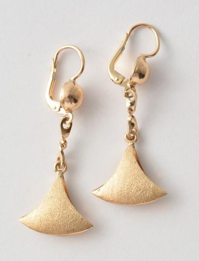 OR 10K *Paire de pendants d'oreilles en or...