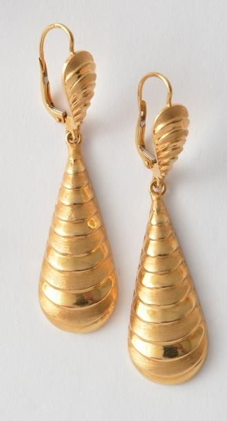 OR 18K *Paire de pendants d'oreilles en or...