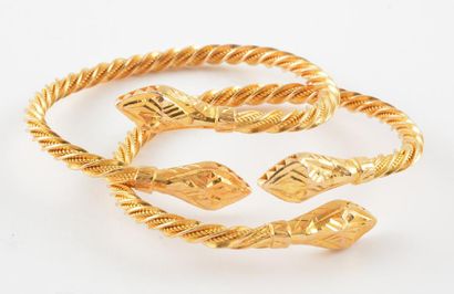 OR 22K *Suite de 2 bracelets torsadés en...