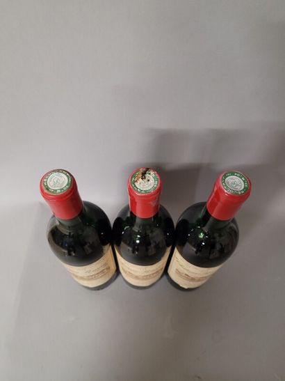 3 blles Ch. BOUSCAUT Graves 1974 - mi-épaule,...