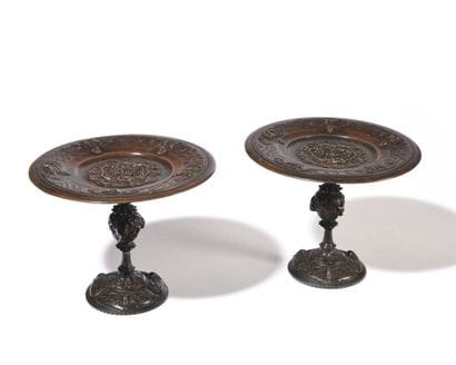 Deux Coupes ornées d’arabesques et de feuilles...