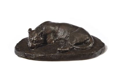 Jaguar dormant Épreuve en bronze patiné,...